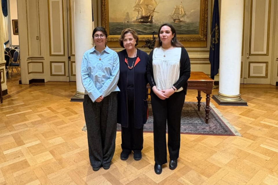 Investigadoras del Instituto Milenio BASE reciben Premio Estella Buccheister por su compromiso con la Antártica